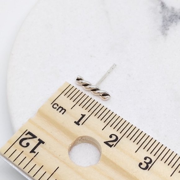 SALE‼️NEW Small S925 Oxidized Twist Bar Minimalist Stud Earrings - Picture 3 of 6
